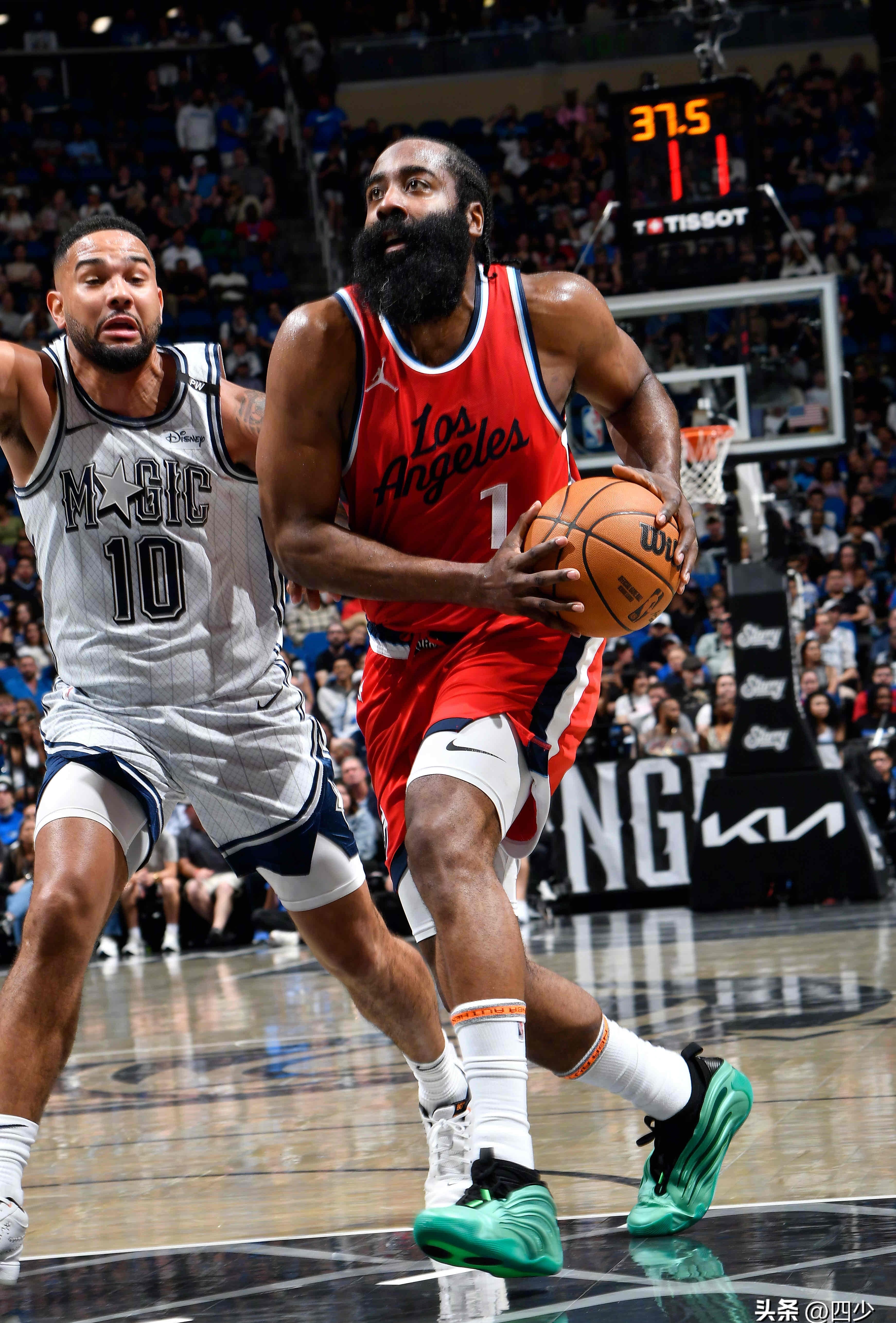 今夜社区盾焦点战，洛杉矶快船止住颓势，赛场秩序良好，球队文化再被提及的简单介绍雷竞技官网