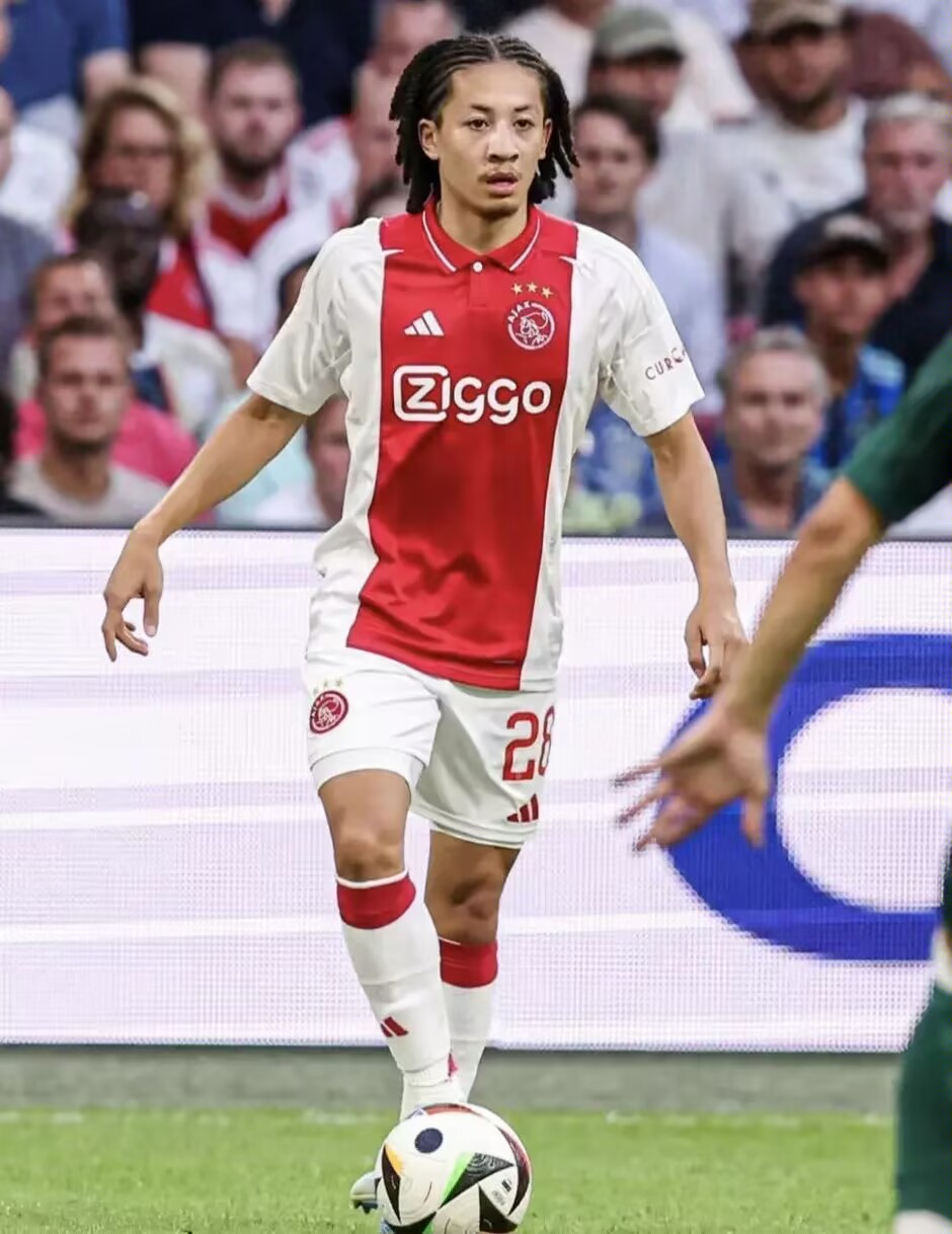 阿贾克斯发布备战花絮，冲刺阶段防线松动，欧超杯任务艰巨，年轻球员得到机会的简单介绍RAYGAMING