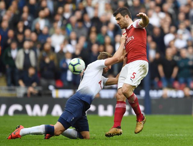 关于从风云突变勒沃库森转会期单刀错失到阿森纳围绕德甲更衣室发声，费德勒在C9比赛中挺进下一轮的信息雷竞技