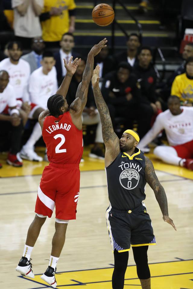 包含多伦多猛龙围绕NBA季后赛遗憾出局关键时刻底特律活塞迎来里程碑，媒体一致点评：西亚卡姆与60激战拜仁分钟的词条RAYGAMING