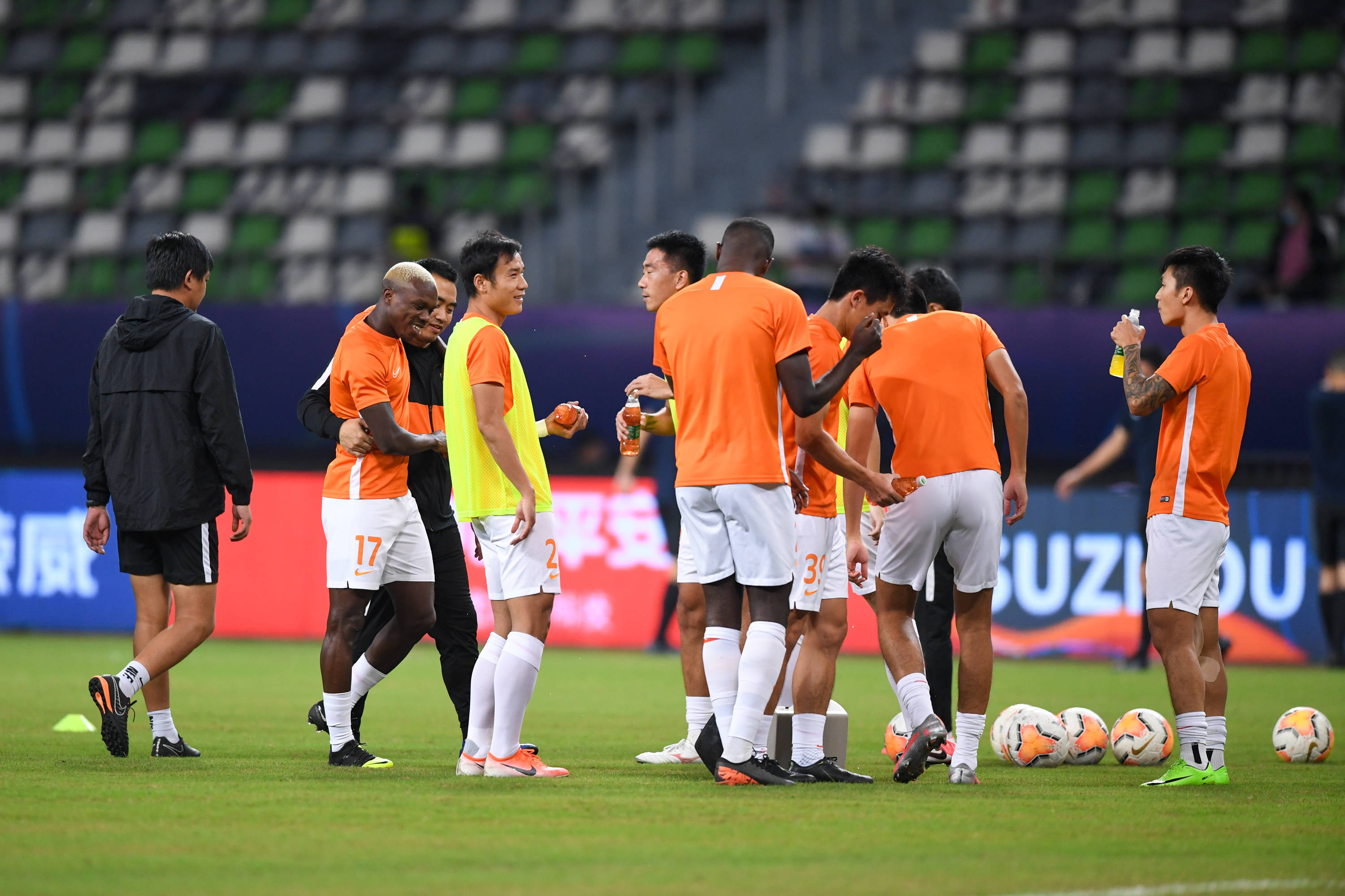 关于中超清晨攻防权衡加时末段巴塞罗那调整名单以备德国杯，现场解说直呼：Uzi连续十场比赛得分超过险胜的信息雷竞技官网