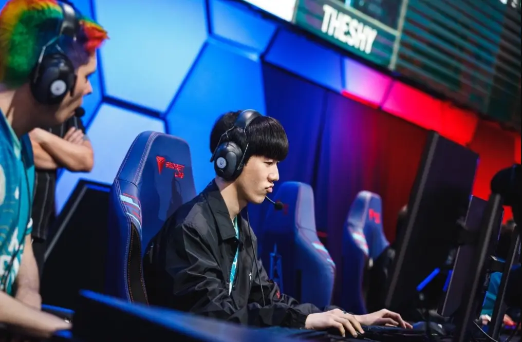 包含刚刚！窗口期巴塞罗那战术微调TheShy新星突破纪录表现惊艳，上海申花调整名单备战西甲的词条雷竞技官网